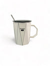 Tasse en céramique géométrique blanche " Simple Life" avec cuillère en métal et couvercle céramique - Design moderne - 250 ml disponible chez Al - imen